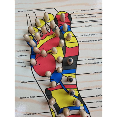 Podložka na masáž po sauně chodidel s pružnými kolíky